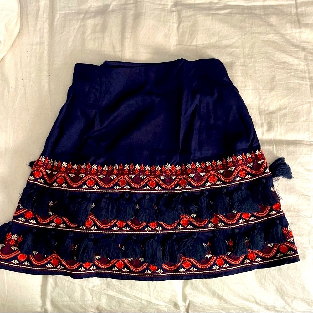 NWT ROLLER RABBIT skirt. Navy with embroidered trim .size small